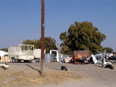 Bild154: Gebrauchtwarenh�ndler in Maun