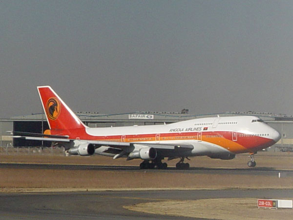 Boeing 747-357 M / D2-TEB / Start in Joburg